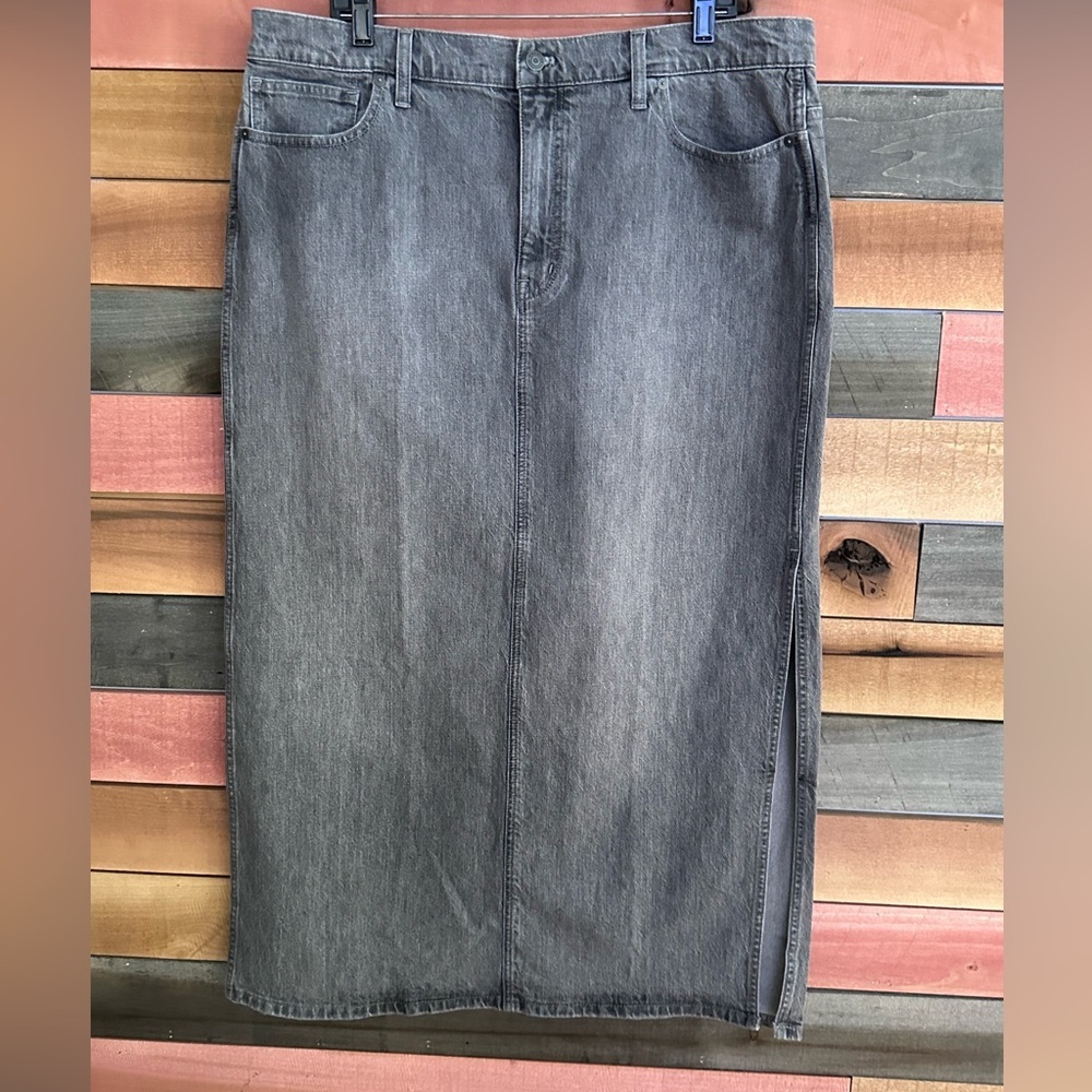 Madewell Grey Denim Skirt Slit, NWT, tiny bit of stretch.
